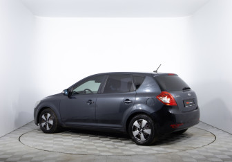 Подержанный автомобиль Kia Ceed Hatchback 2011 года (7 фото)