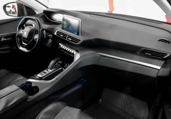 Подержанный автомобиль Peugeot 3008 2017 года (9 фото)