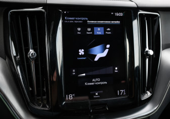 Подержанный автомобиль Volvo XC60 2021 года (20 фото)