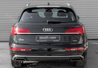 Подержанный автомобиль Audi Q5 2021 года (6 фото)