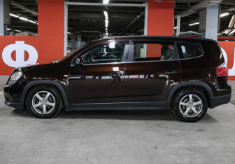 Подержанный автомобиль Chevrolet Orlando 2013 года (8 фото)