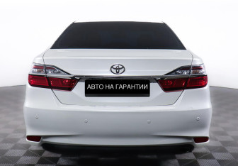 Подержанный автомобиль Toyota Camry Sedan 2016 года (6 фото)