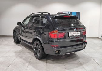 Подержанный автомобиль BMW X5 2011 года (7 фото)