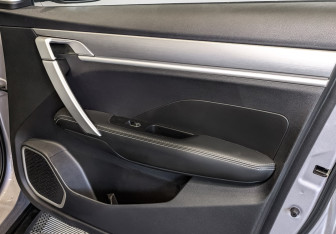 Подержанный автомобиль Geely Coolray 2023 года (23 фото)