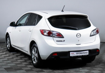 Подержанный автомобиль Mazda 3 Hatchback 2010 года (7 фото)