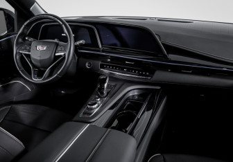 Подержанный автомобиль Cadillac Escalade Suv 2023 года (12 фото)