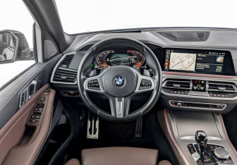 Подержанный автомобиль BMW X5 2021 года (22 фото)