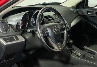 Подержанный автомобиль Mazda 3 Sedan 2012 года (13 фото)