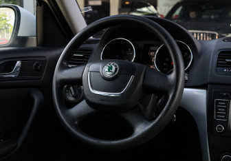Подержанный автомобиль Skoda Yeti 2010 года (11 фото)