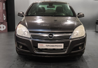 Подержанный автомобиль Opel Astra Sedan 2009 года (2 фото)