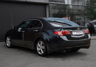Подержанный автомобиль Honda Accord Sedan 2011 года (7 фото)