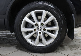 Подержанный автомобиль Volkswagen Touareg 2013 года (9 фото)