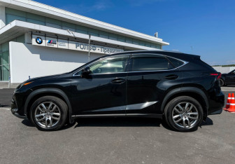 Подержанный автомобиль Lexus NX 2020 года (8 фото)
