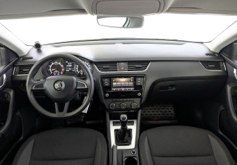 Подержанный автомобиль Skoda Octavia Liftback 2019 года (14 фото)
