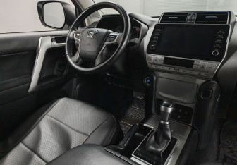 Подержанный автомобиль Toyota Land Cruiser Prado 2021 года (10 фото)