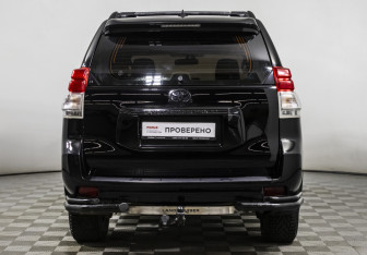 Подержанный автомобиль Toyota Land Cruiser Prado 2010 года (6 фото)