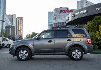 Подержанный автомобиль Ford Escape 2010 года (6 фото)