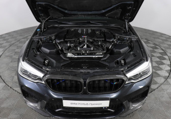 Подержанный автомобиль BMW M5 Sedan 2019 года (10 фото)