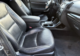 Подержанный автомобиль Kia Sorento 2009 года (9 фото)