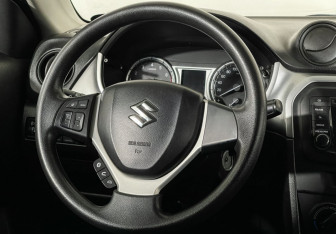 Подержанный автомобиль Suzuki Vitara 2017 года (14 фото)