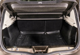 Подержанный автомобиль Renault Sandero 2018 года (10 фото)