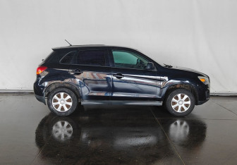 Подержанный автомобиль Mitsubishi ASX 2013 года (7 фото)