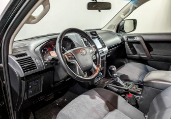 Подержанный автомобиль Toyota Land Cruiser Prado 2019 года (16 фото)