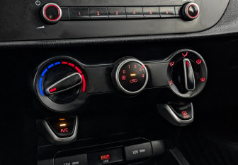 Подержанный автомобиль Kia Rio Hatchback 2021 года (24 фото)