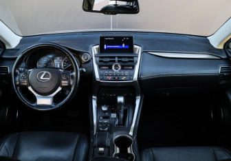 Подержанный автомобиль Lexus NX 2015 года (10 фото)