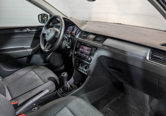 Подержанный автомобиль Skoda Rapid Liftback 2019 года (13 фото)