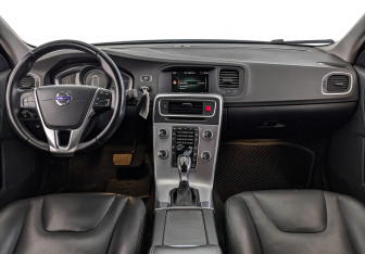 Подержанный автомобиль Volvo S60 2016 года (14 фото)