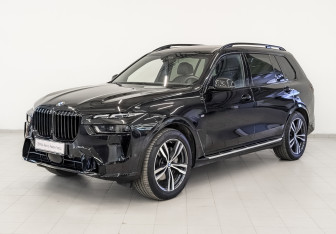 Подержанный автомобиль BMW X7 2022 года (1 фото)