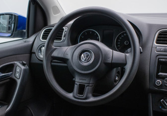 Подержанный автомобиль Volkswagen Polo Hatchback 2010 года (15 фото)