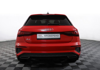 Подержанный автомобиль Audi A3 Hatchback 2021 года (6 фото)