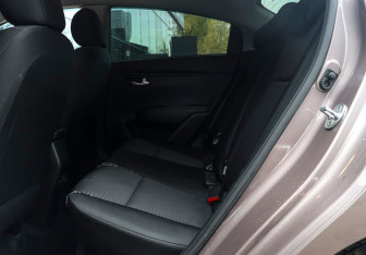 Подержанный автомобиль Kia Rio Sedan 2021 года (10 фото)