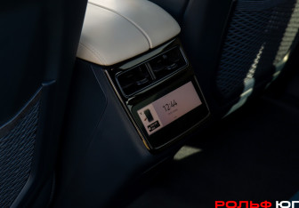 Подержанный автомобиль Zeekr 001 2024 года (12 фото)