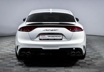 Подержанный автомобиль Kia Stinger 2021 года (6 фото)