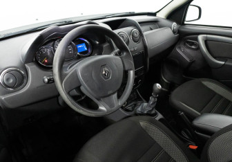 Подержанный автомобиль Renault Duster 2017 года (7 фото)