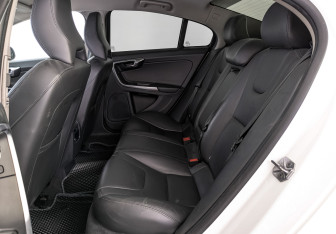 Подержанный автомобиль Volvo S60 2016 года (18 фото)