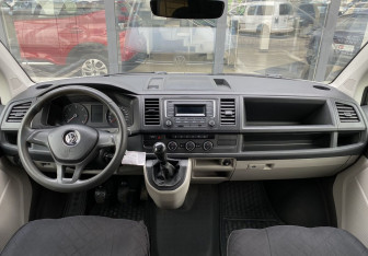 Подержанный автомобиль Volkswagen Caravelle 2017 года (10 фото)