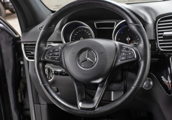Подержанный автомобиль Mercedes-Benz GLE 2017 года (17 фото)