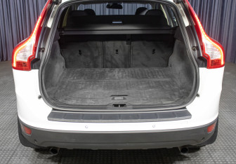 Подержанный автомобиль Volvo XC60 2010 года (10 фото)