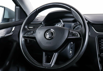 Подержанный автомобиль Skoda Octavia Wagon 2018 года (11 фото)