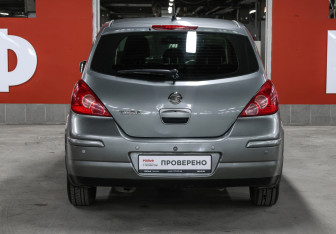 Подержанный автомобиль Nissan Tiida Hatchback 2008 года (6 фото)