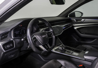 Подержанный автомобиль Audi A6 Sedan 2018 года (10 фото)
