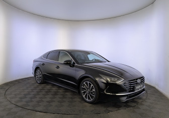 Подержанный автомобиль Hyundai Sonata 2021 года (3 фото)
