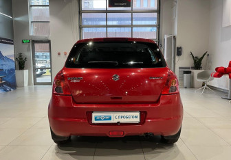 Подержанный автомобиль Suzuki Swift Hatchback 2008 года (5 фото)