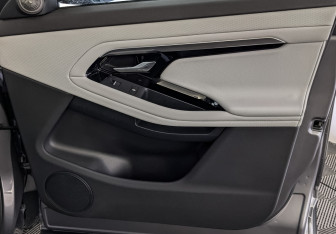 Подержанный автомобиль Land Rover Range Rover Evoque 2020 года (25 фото)