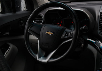 Подержанный автомобиль Chevrolet Orlando 2013 года (11 фото)