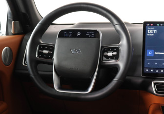 Подержанный автомобиль LiXiang L7 2023 года (16 фото)